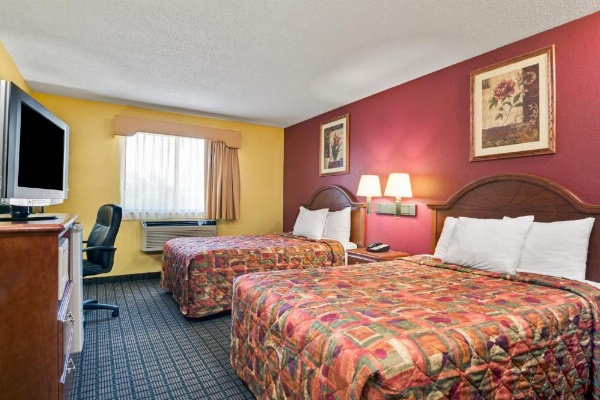 Days Inn by Wyndham Torrington image 25
